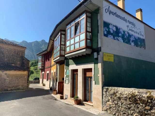 Cumbres De Los Picos Apartamento Treparriscos Poo  Bagian luar foto